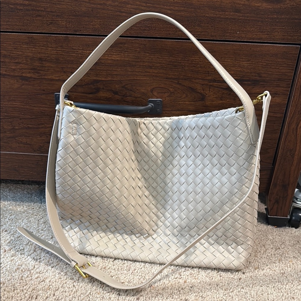 Elegant Cream Woven Shoulder Bag